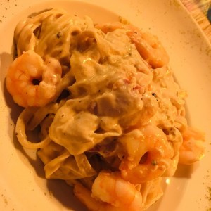 Fettuccine a la Strega con camarones