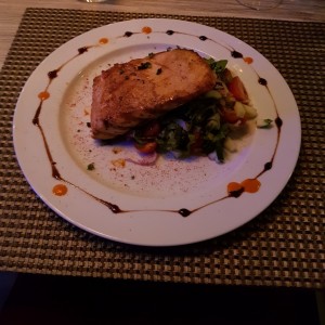 Salmon al Grill con Ensalada Verde