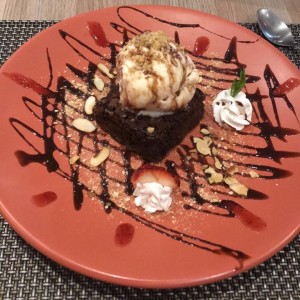 Delicioso Brownie caliente con helado