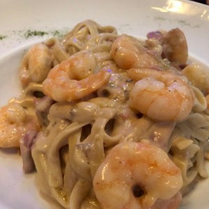 Fettuccine a la Strega con Camarones 