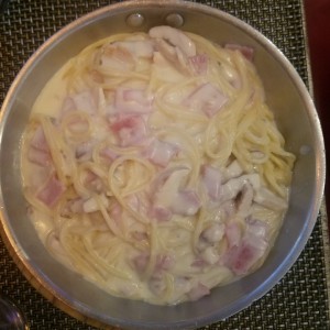 espagueti salsa alfredo