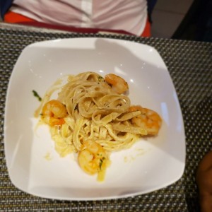 Fetuccini Strega con camarones