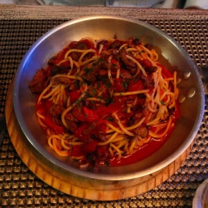 spaghetti de Carne Salteado Al Fileto Di Pomodoro