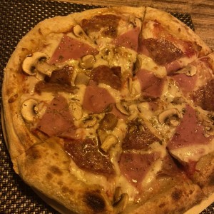 Pizza caprichosa 