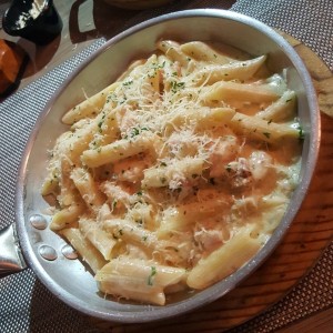 Carbonara con camarones