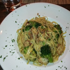 linguini con pulpo y brocoli