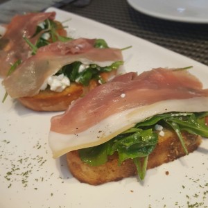 Antipasti - Bruschetta al Caprino