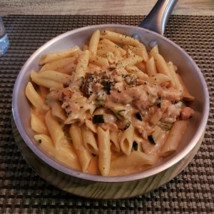 Penne con Salmon y Zuchinni