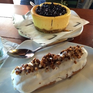 Eclair y cheesecake