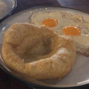 hojaldra y huevos 