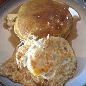 Pancakes + huevos