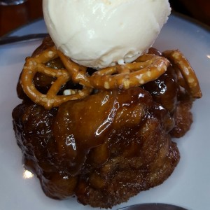 monkey bread con helado de vainilla