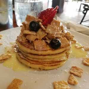 Pancakes con cini minis y leche condensada 