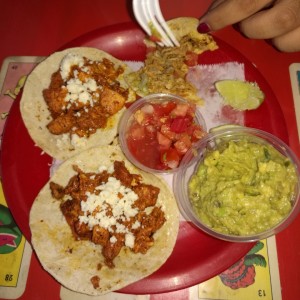 tacos de cocinita y guacamole