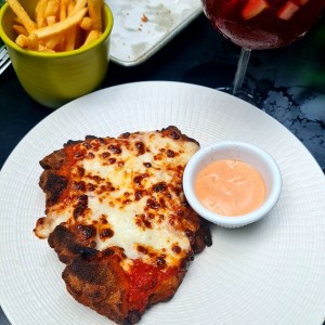 Milanesa de res parmesano