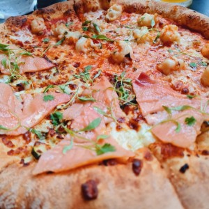 pizza de langostino y salmon