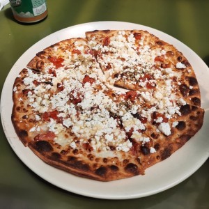 Pizza - Tomate, queso feta y miel 