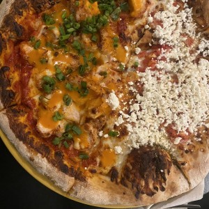 Pizza 12" - Buffalo Chicken y Ditroit queso feta/miel