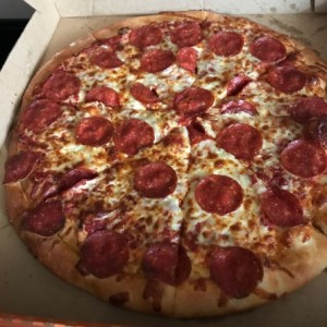 Pizza con Pepperoni Familiar