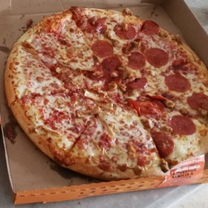 Pizza pepperoni y hongo 