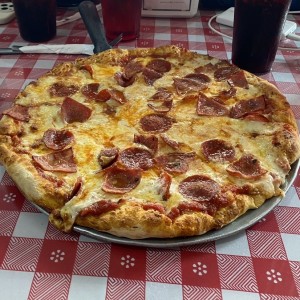 Pizza de Pepperoni y Salami