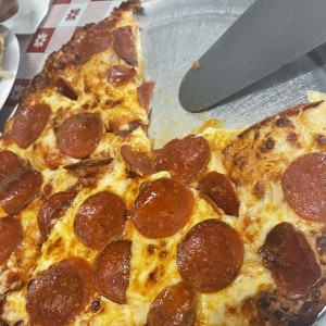 Pizza mediana de pepperoni