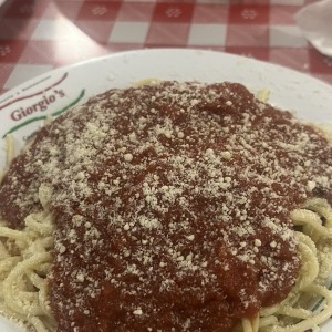 Spaghettini gratinado con salsa