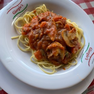 Spaghetti en Salsa Pomodoro y Vegetales