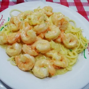 Spaguetti con Camarones en salsa alfredo