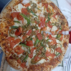 pizza con vegetales o pizza vegetariana 