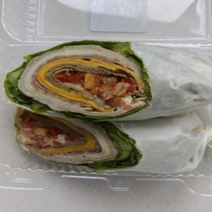 Wrap Deli, envuelto en lechuga.