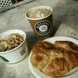 capuccino,avena y croissant