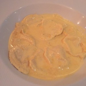 Ravioli Zapallo con salsa cuatro queso