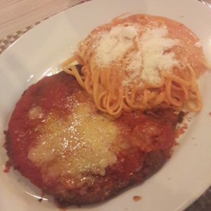 Milanesa con spaghetti rosado!