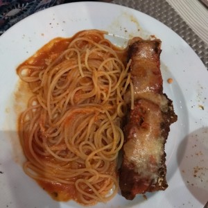 Carne a la Parmesana con Sapguetti en Salsa Pomodoro