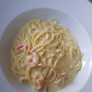 spaghetini 4 quesos con camarones