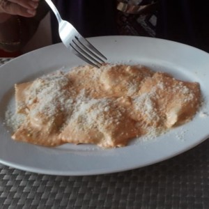 raviolis en salsa rosada