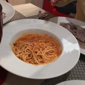 espaguetti en salsa roja