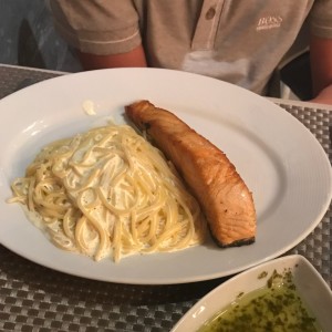 churrasco de salmon con pasta