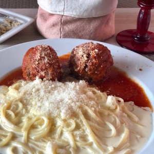 Albondigas con linguini