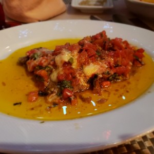 Filete de rea con tomate y queso parmesano 