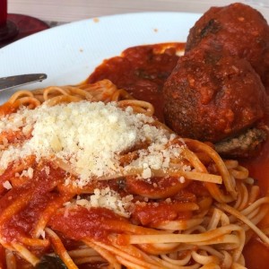 Albondigas con Linguini