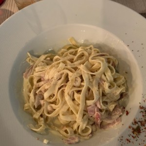 fetuccini Alfredo con Pollo