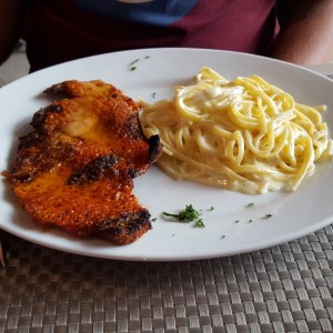 Milanesa de Pollo con Pastas