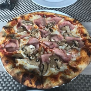 pizza prosciuto fungi