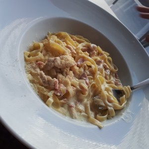 fetuccini Alfredo con pollo