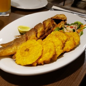 Pescado Frito con patacones