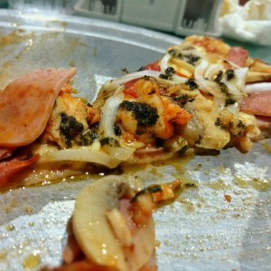 pizza especial giorgos con topping de camarones