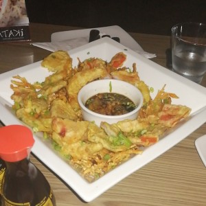 camarones y vegetales tempura