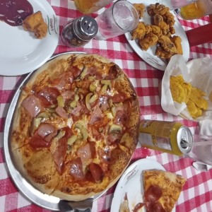 pizza y pollo chicharrón 